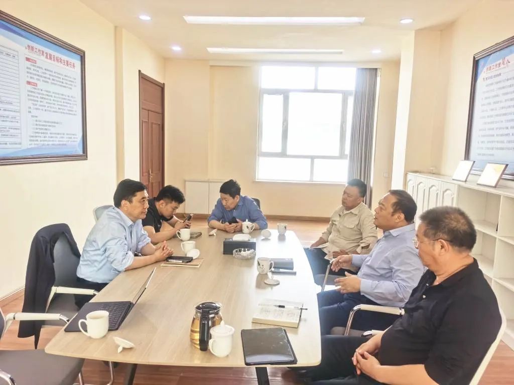 中国矿业大学（北京）煤炭研究院院长、原副校长、国家清洁能源与安全应急科技产业园董事长范中启教授应邀到鑫丰集团调研交流